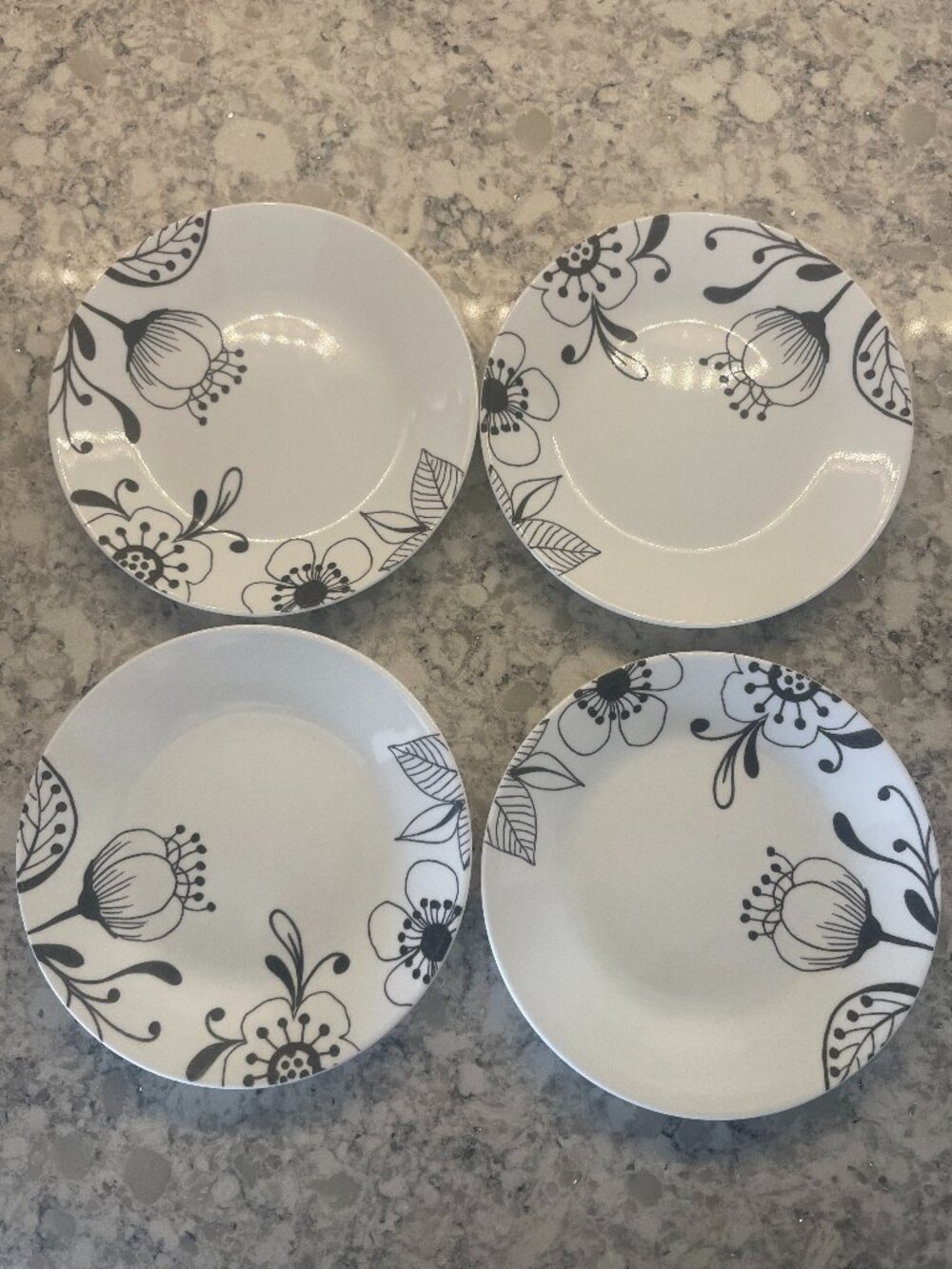 CORNING CORELLE FLORAL NOIR BREAD & BUTTER PLATES SET OF 4 PREOWNED